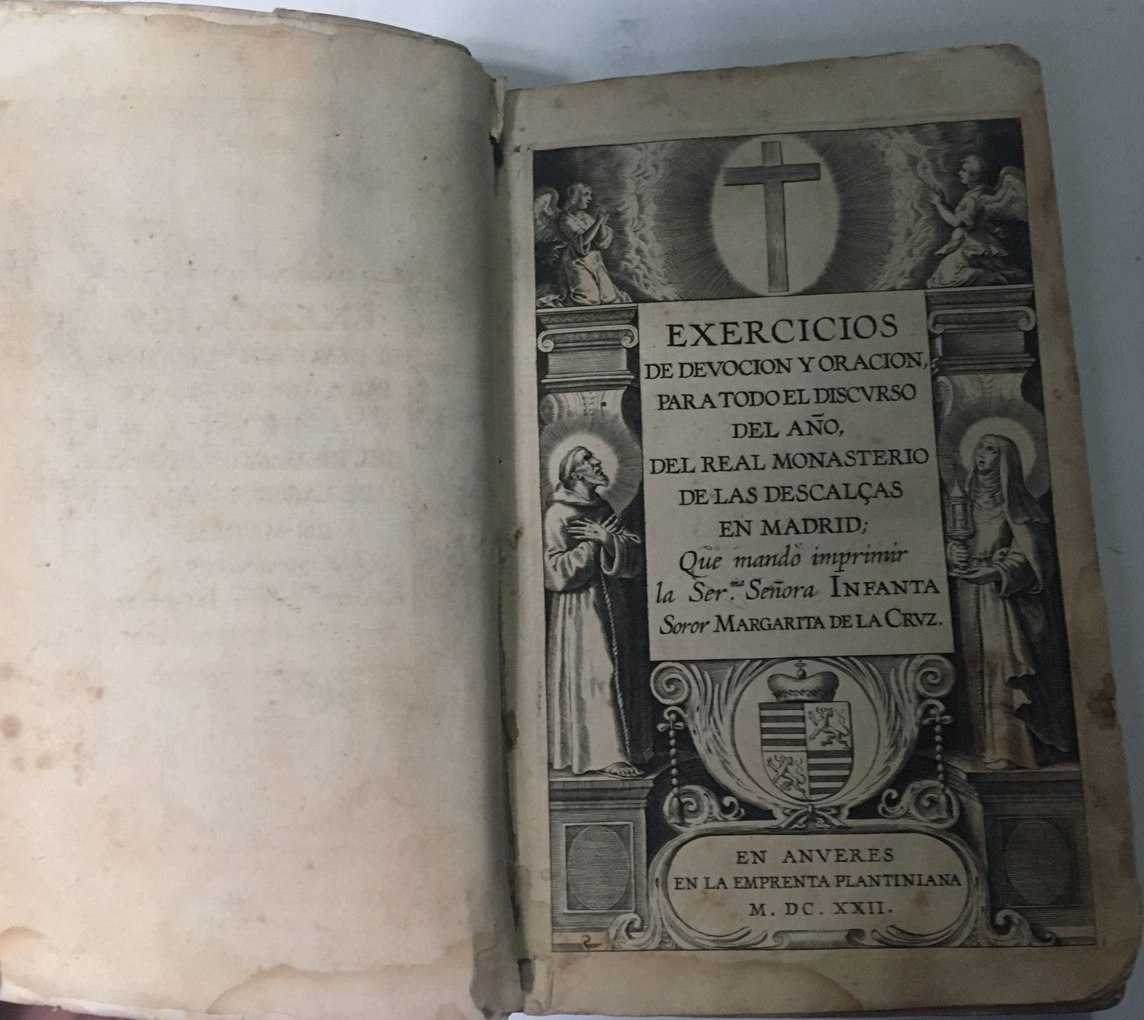 EXERCICIOS DE DEVOCION Y ORACION, PARA TODO EL DISCURSO DEL A�O, DEL REAL MONASTERIO DE LAS DESCAL�AS EN MADRID, QUE MANDO IMPRIMIR LA SE�ORA INFANTA SOROR MARGARITA DE LA CRUZ.